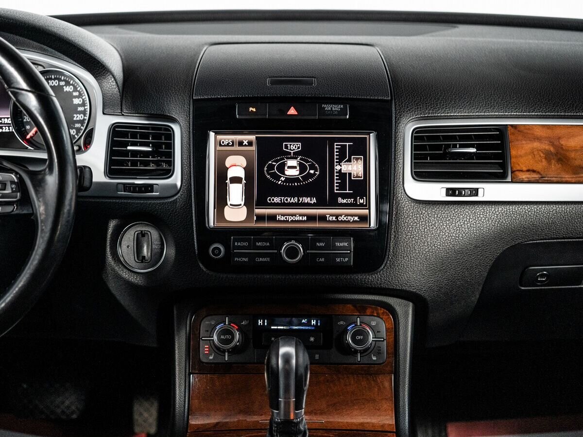 Volkswagen Touareg 2010 - фото автомобиля