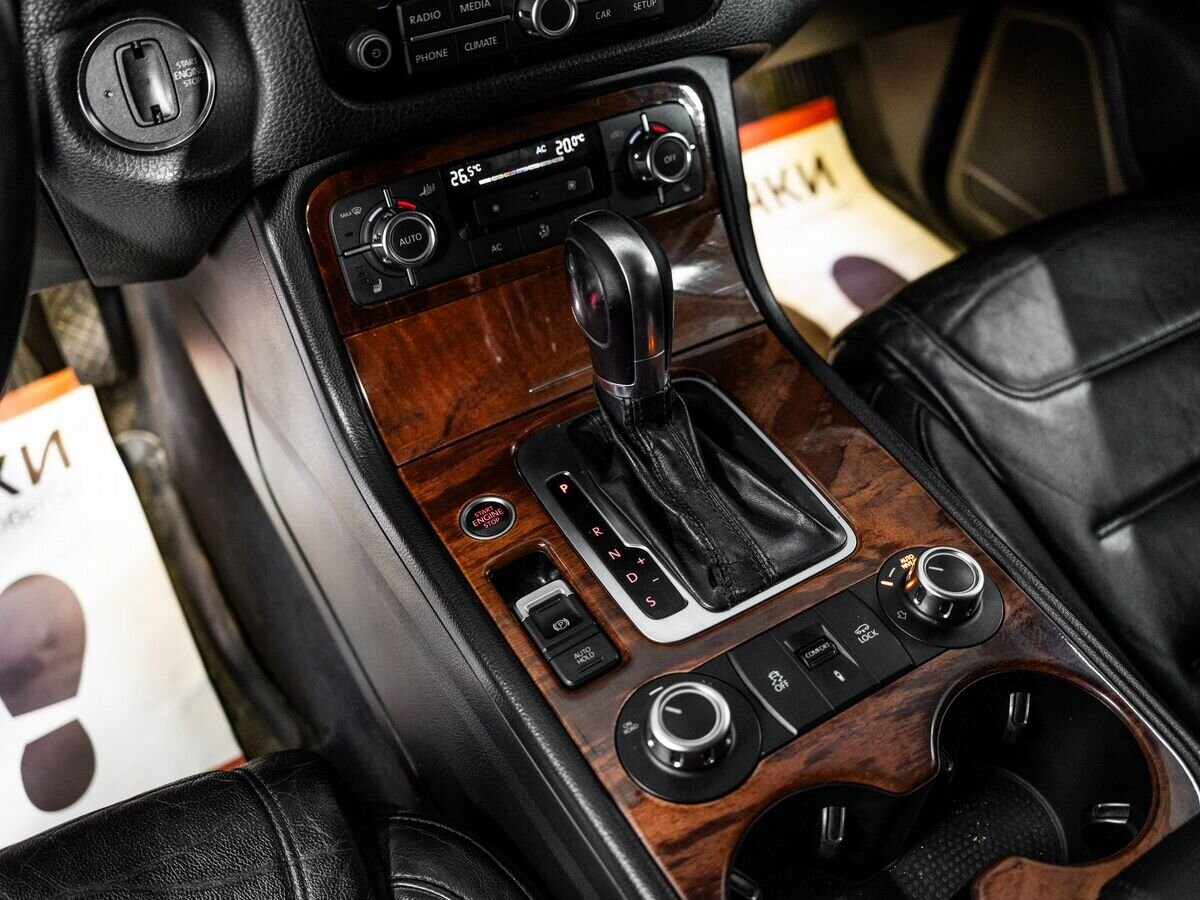 Volkswagen Touareg 2010 - фото автомобиля