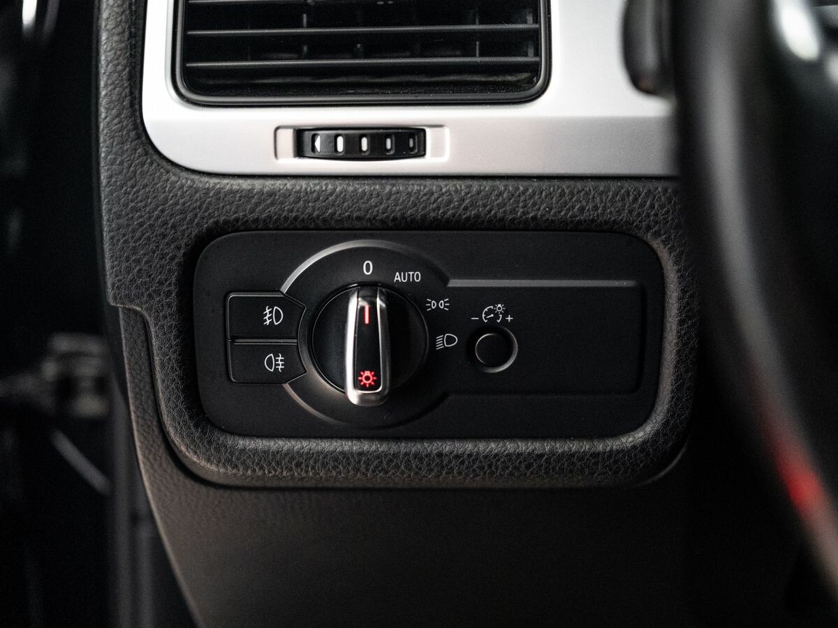 Volkswagen Touareg 2010 - фото автомобиля