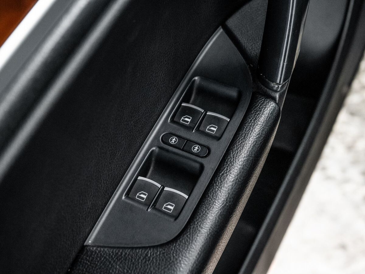 Volkswagen Touareg 2010 - фото автомобиля