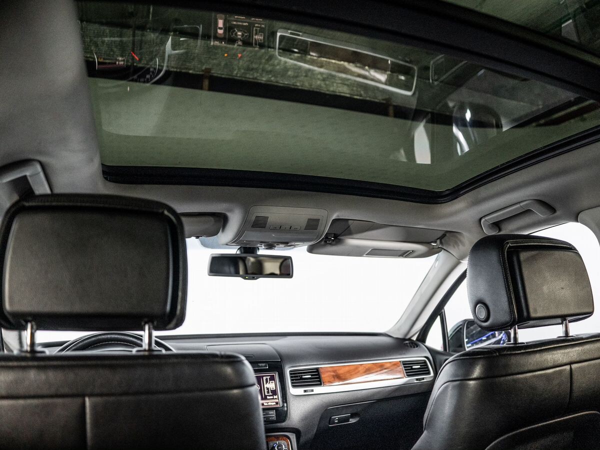 Volkswagen Touareg 2010 - фото автомобиля