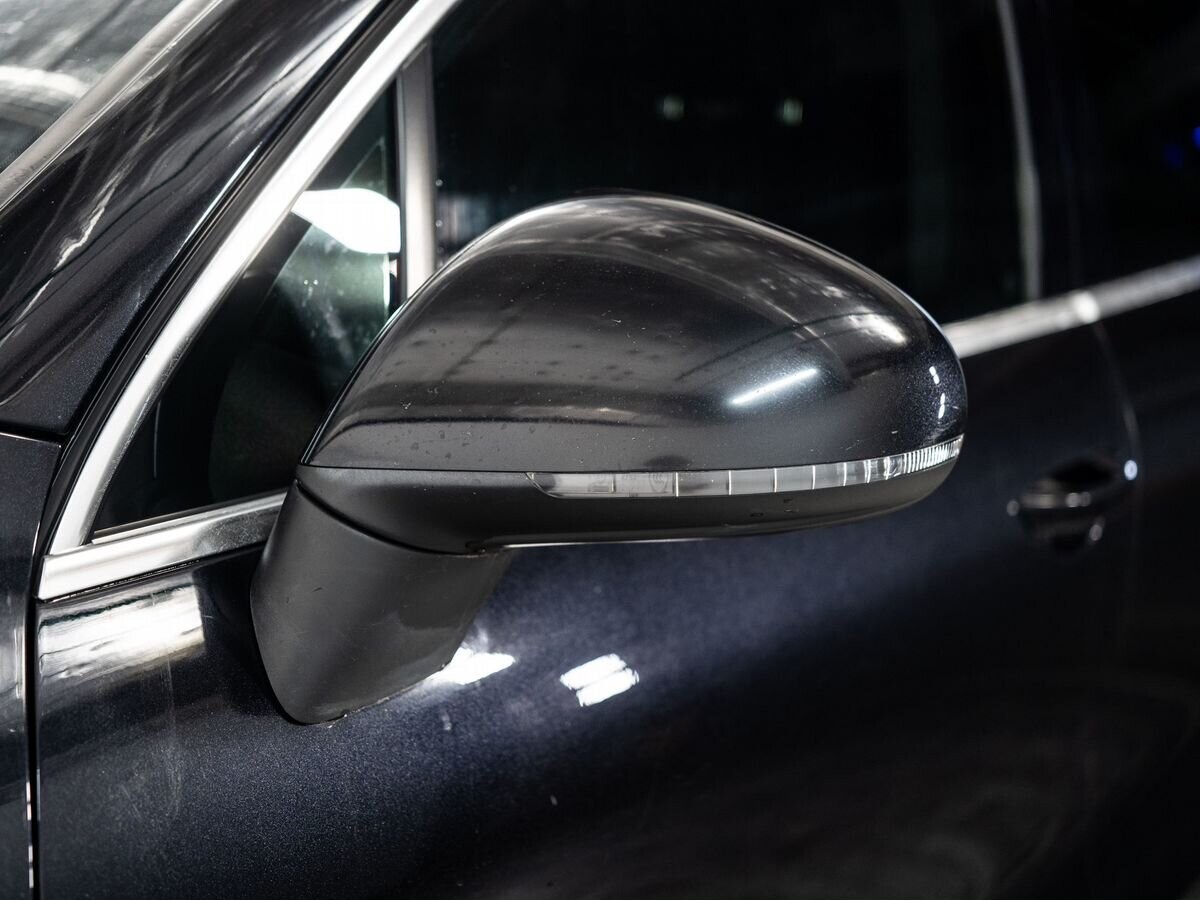 Volkswagen Touareg 2010 - фото автомобиля