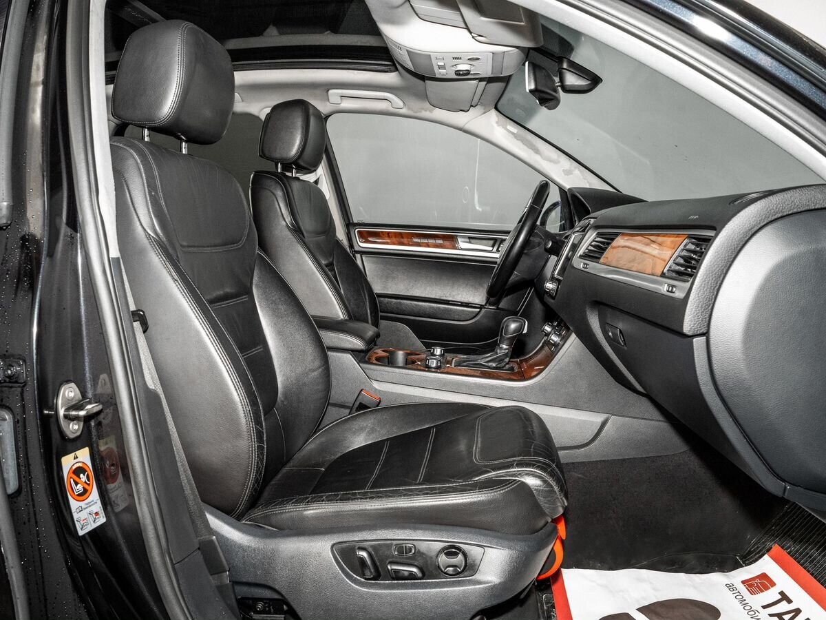 Volkswagen Touareg 2010 - фото автомобиля