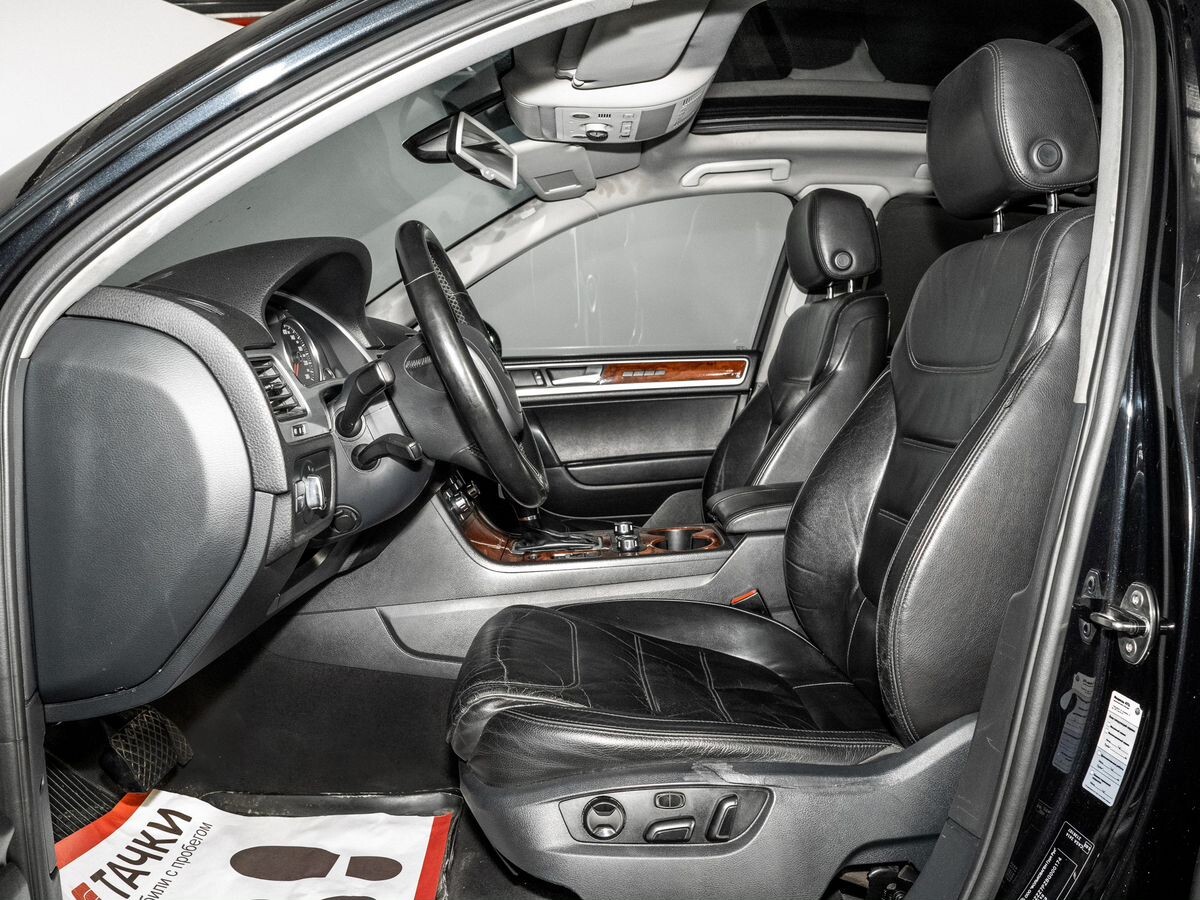 Volkswagen Touareg 2010 - фото автомобиля