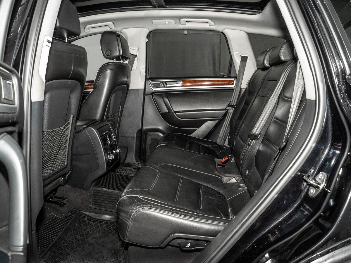 Volkswagen Touareg 2010 - фото автомобиля