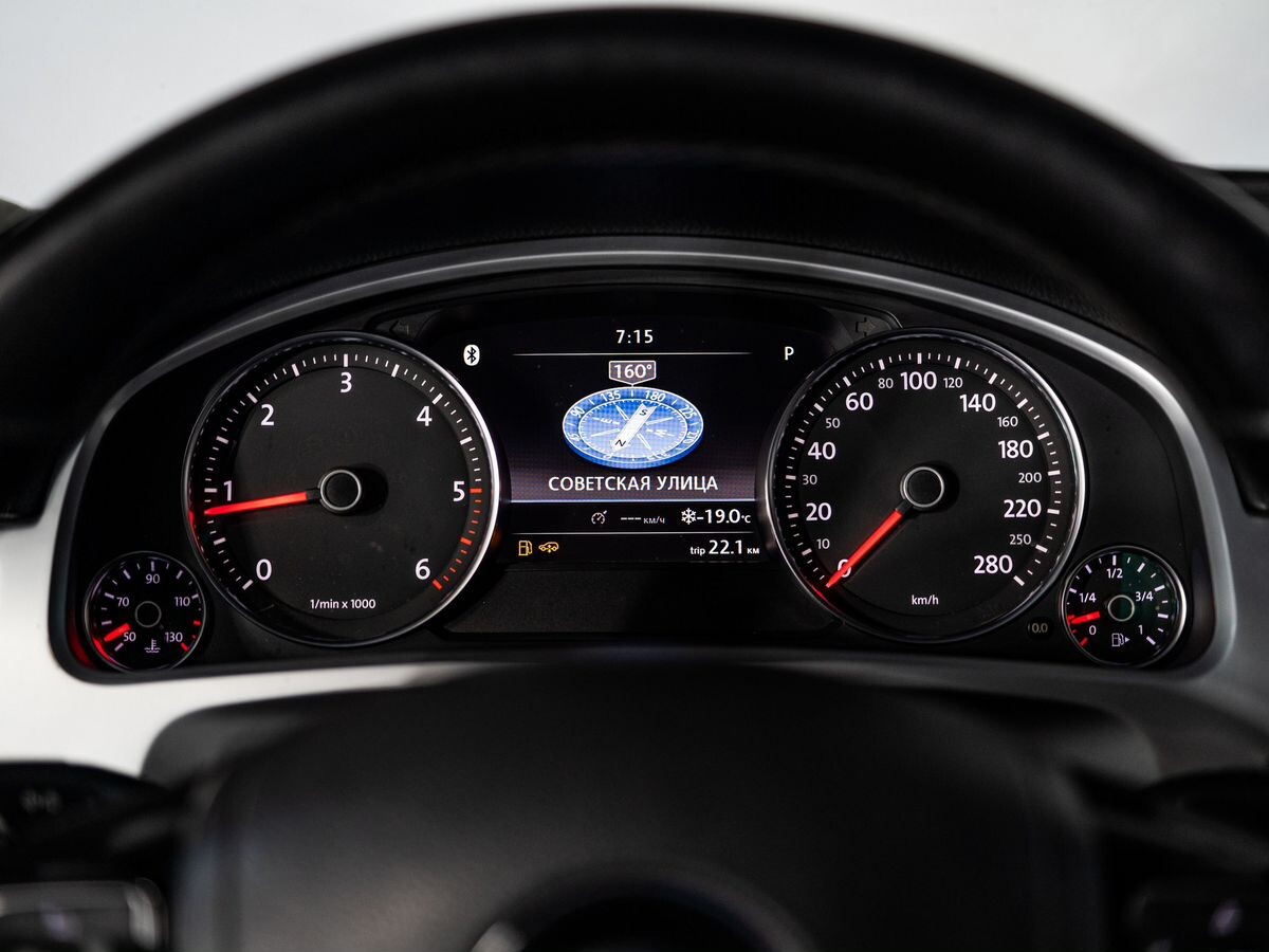 Volkswagen Touareg 2010 - фото автомобиля