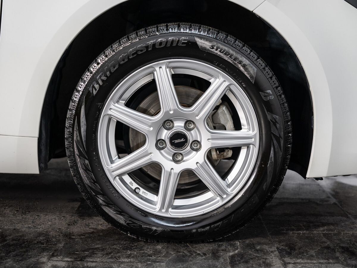 Toyota Corolla 2019 - фото автомобиля