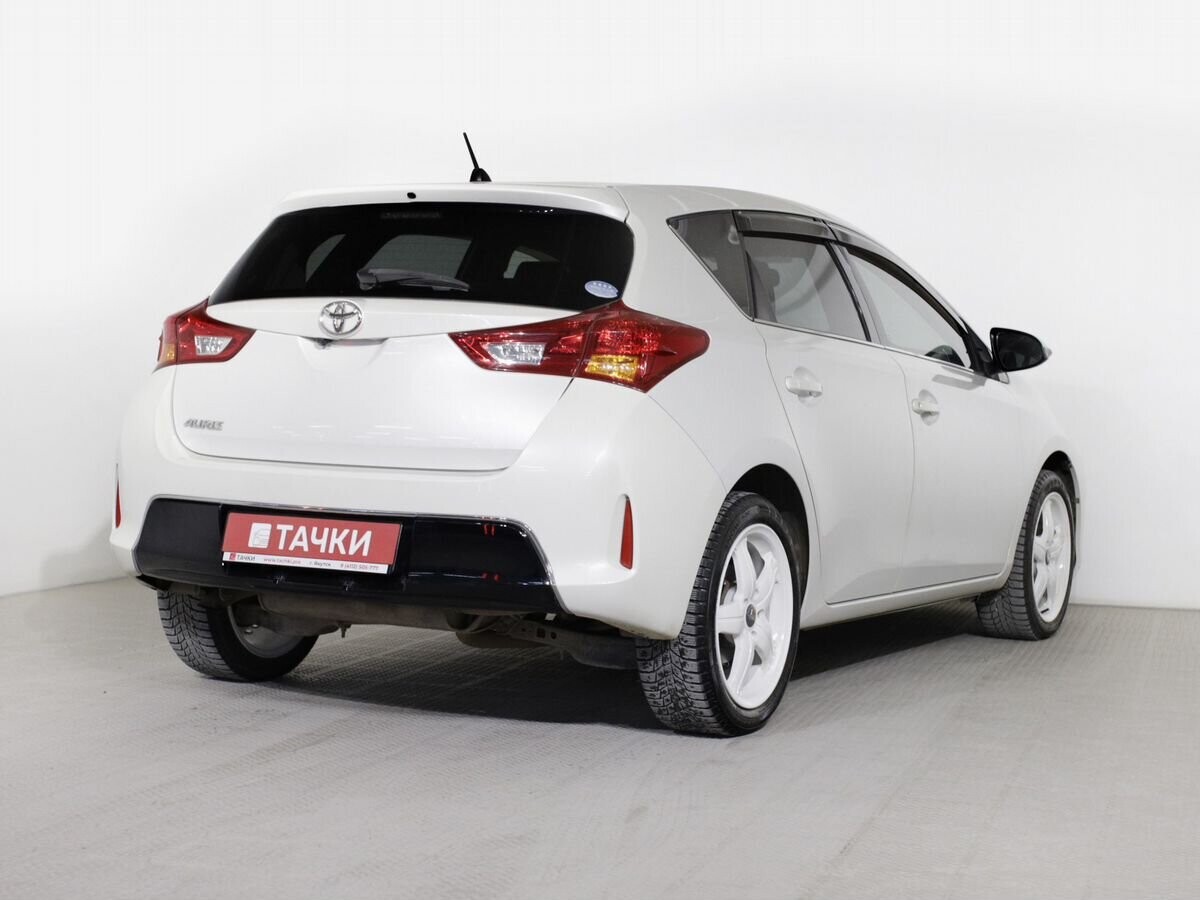 Toyota Auris 2014 - фото автомобиля