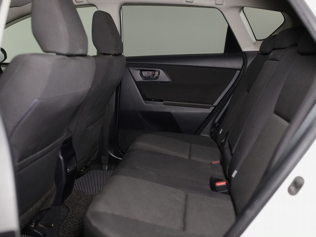 Toyota Auris 2014 - фото автомобиля