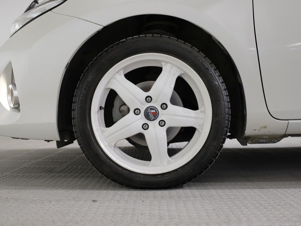 Toyota Auris 2014 - фото автомобиля