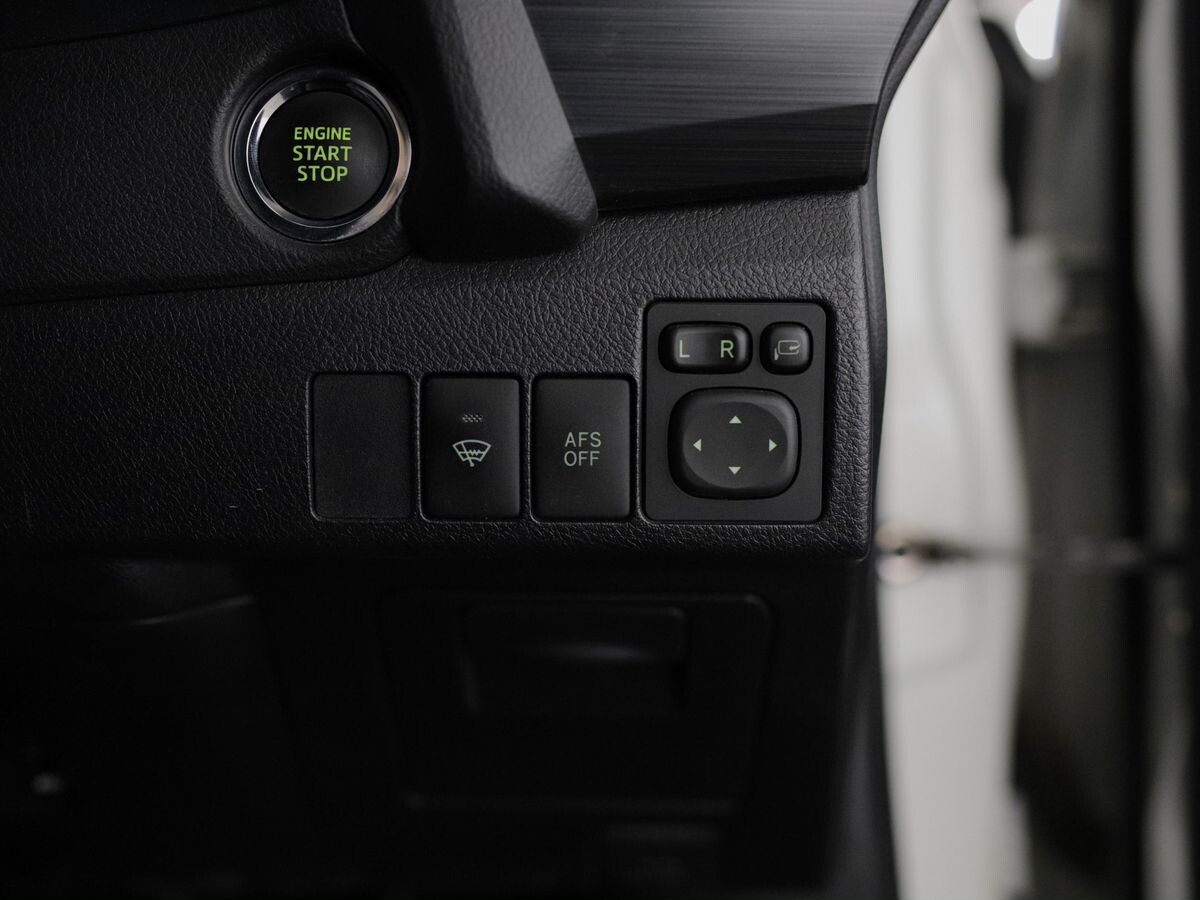 Toyota Auris 2014 - фото автомобиля