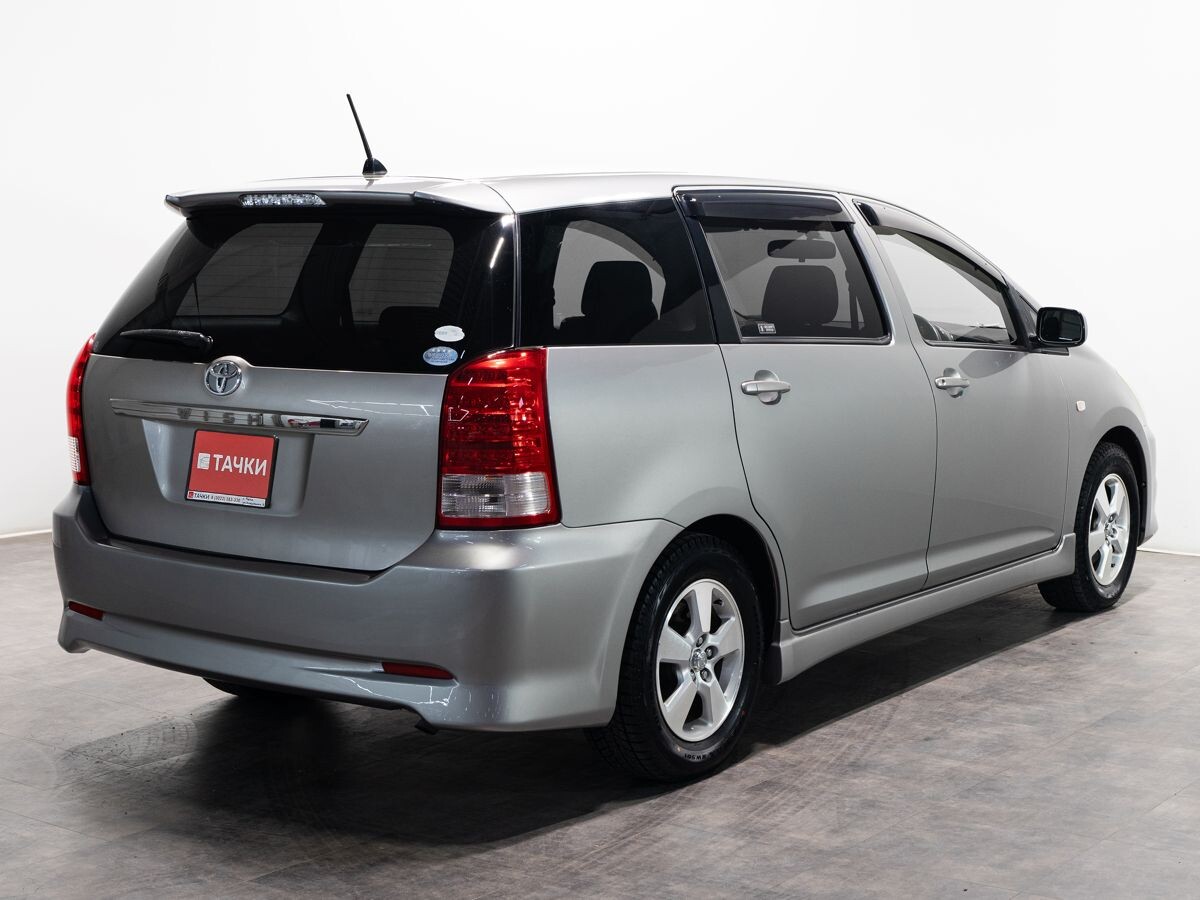 Toyota Wish 2005 - фото автомобиля