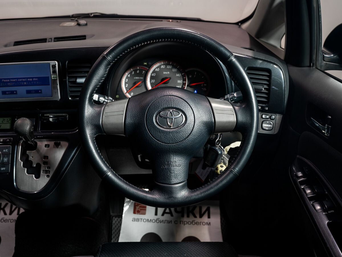Toyota Wish 2005 - фото автомобиля