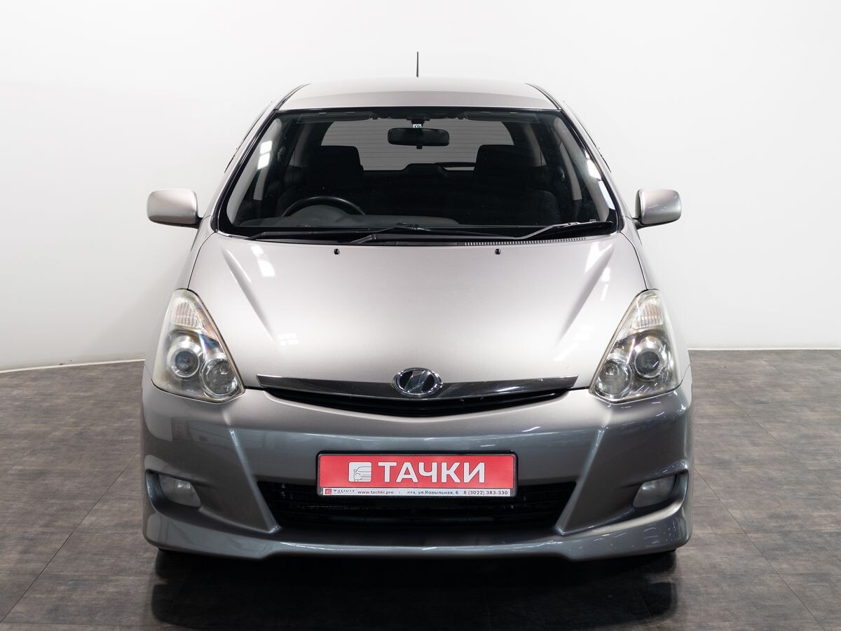 Toyota Wish 2005 - фото автомобиля
