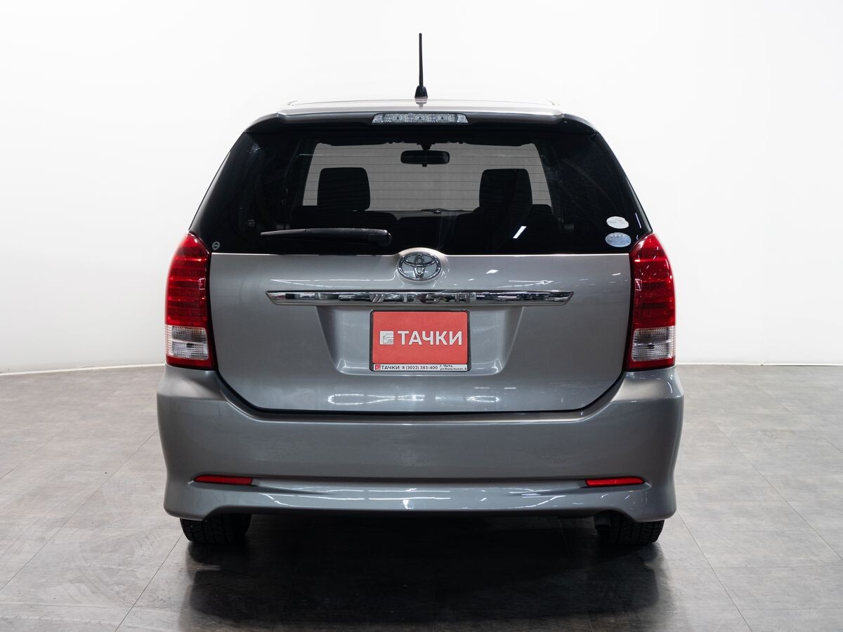 Toyota Wish 2005 - фото автомобиля