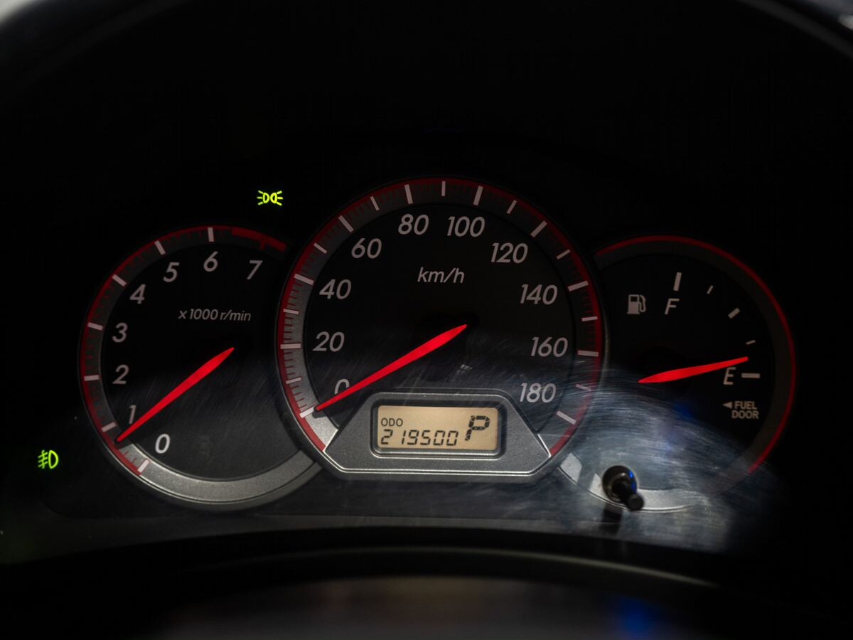 Toyota Wish 2005 - фото автомобиля