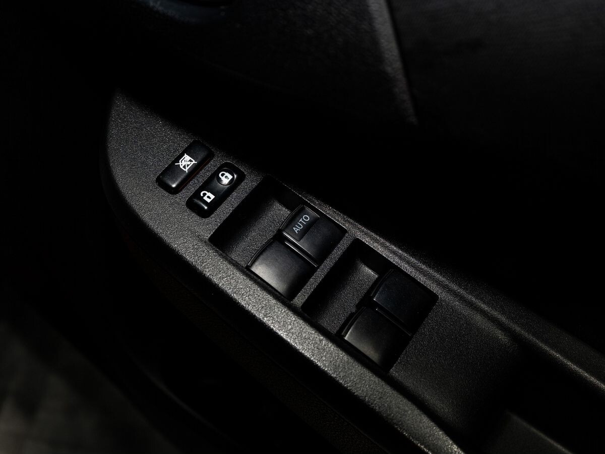 Toyota Ractis 2011 - фото автомобиля