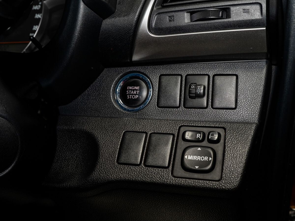 Toyota Ractis 2011 - фото автомобиля