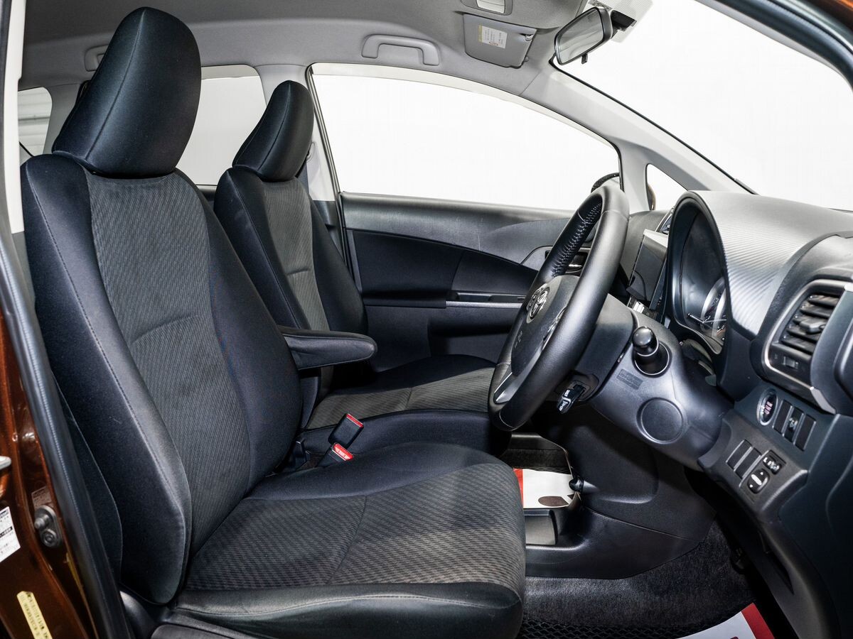 Toyota Ractis 2011 - фото автомобиля