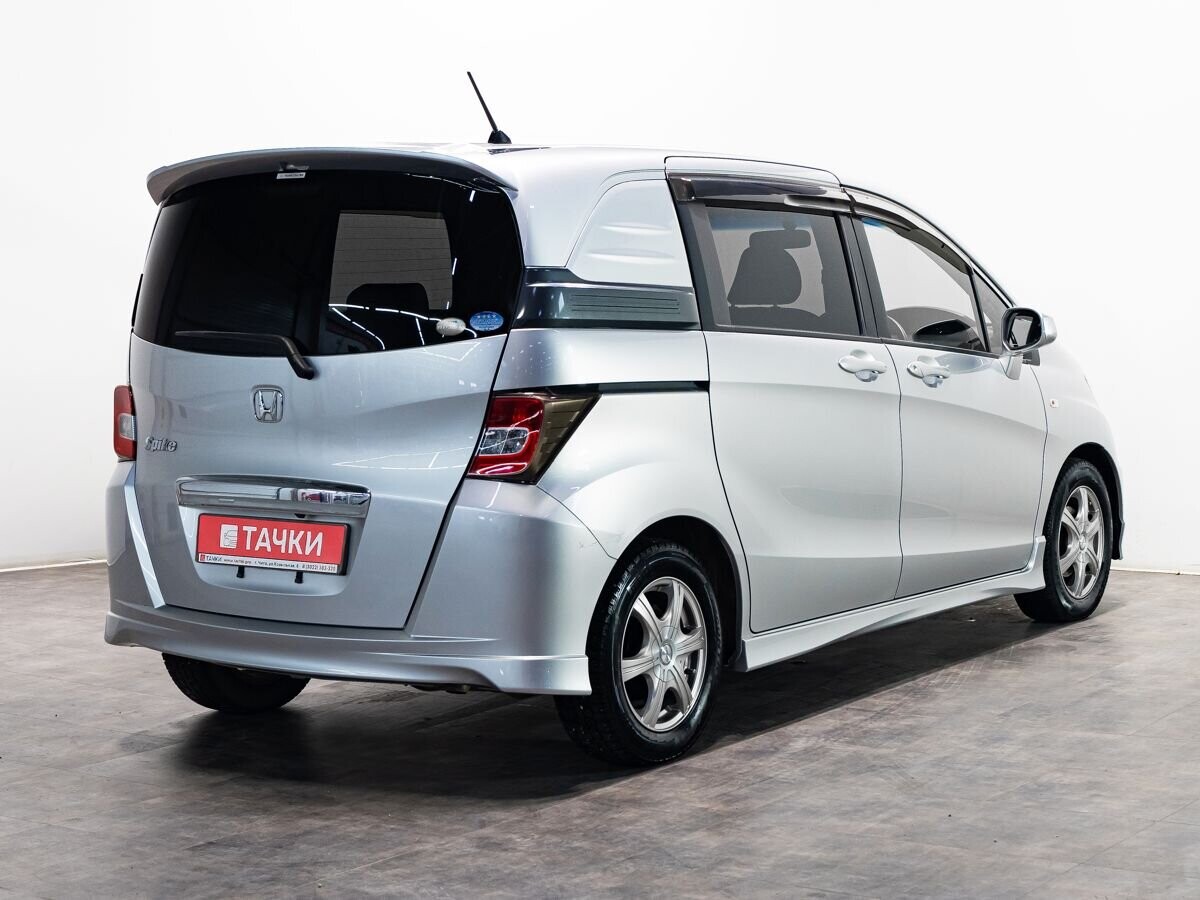 Honda Freed 2010 - фото автомобиля