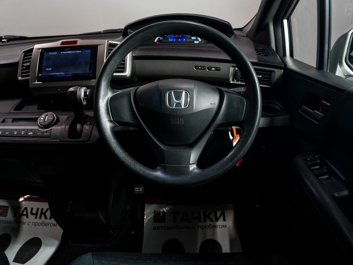 Honda Freed 2010 - фото автомобиля