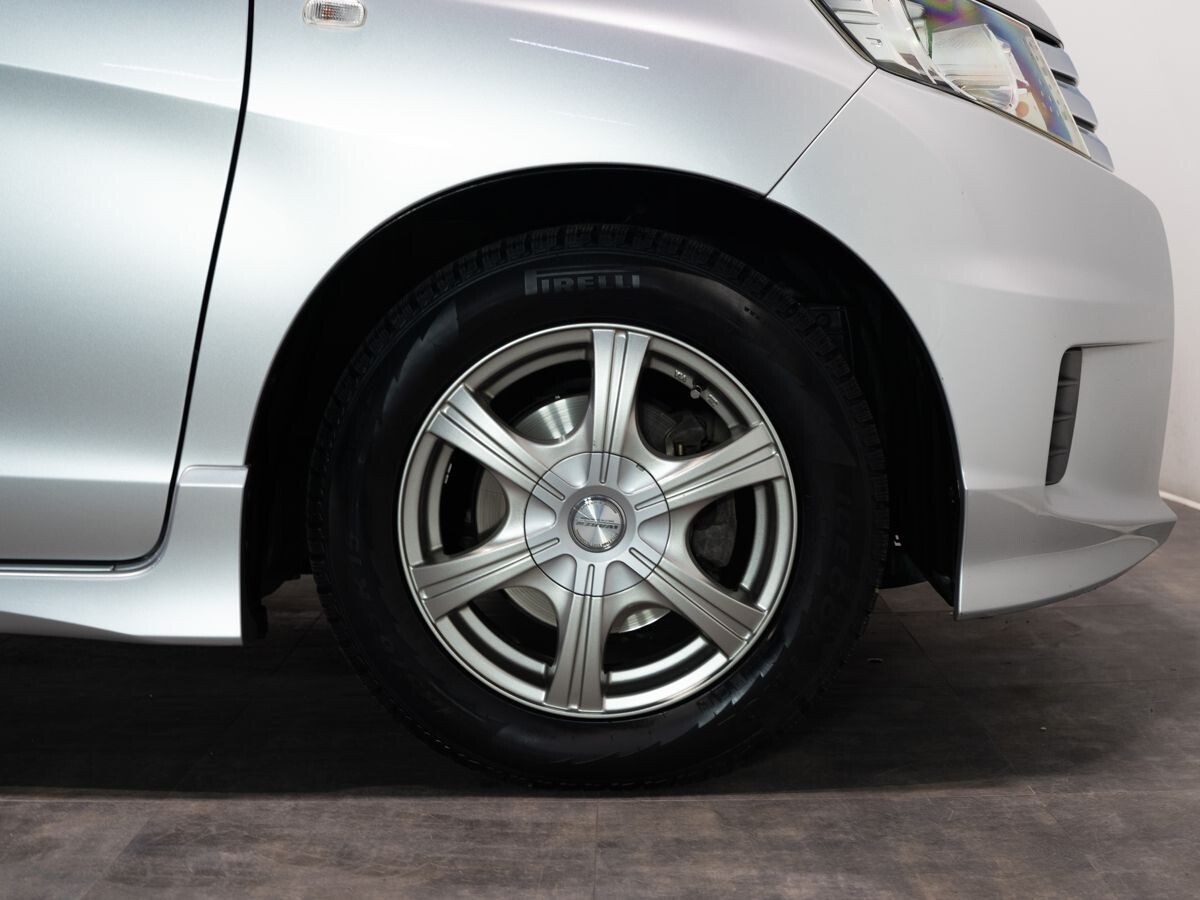 Honda Freed 2010 - фото автомобиля