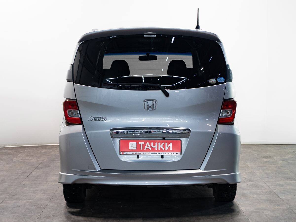 Honda Freed 2010 - фото автомобиля