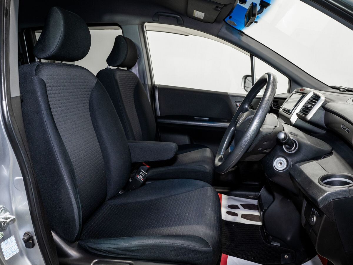 Honda Freed 2010 - фото автомобиля