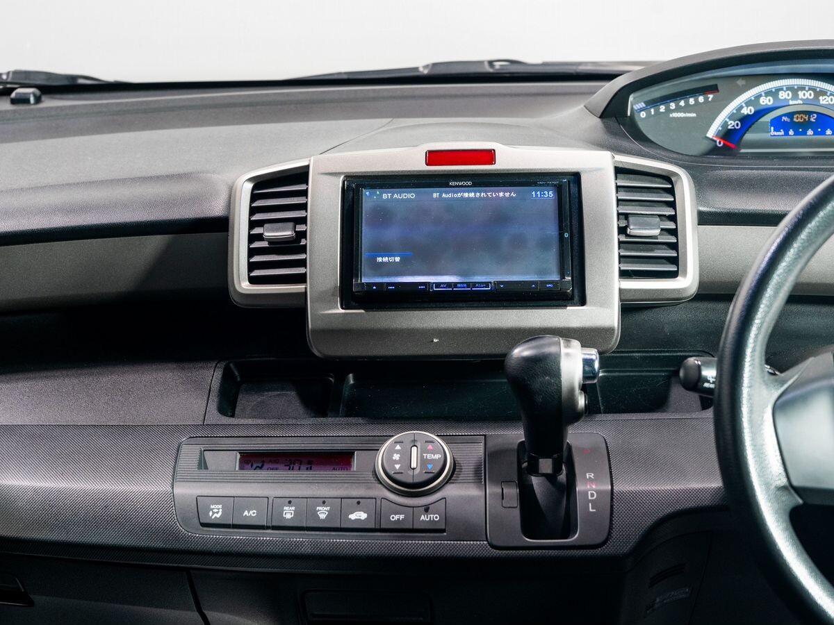 Honda Freed 2010 - фото автомобиля