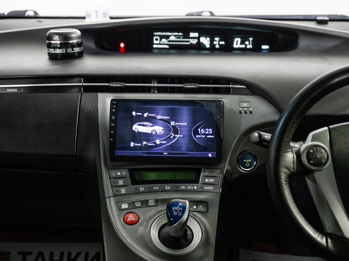 Toyota Prius 2013 - фото автомобиля