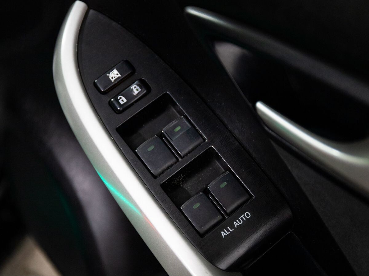 Toyota Prius 2013 - фото автомобиля