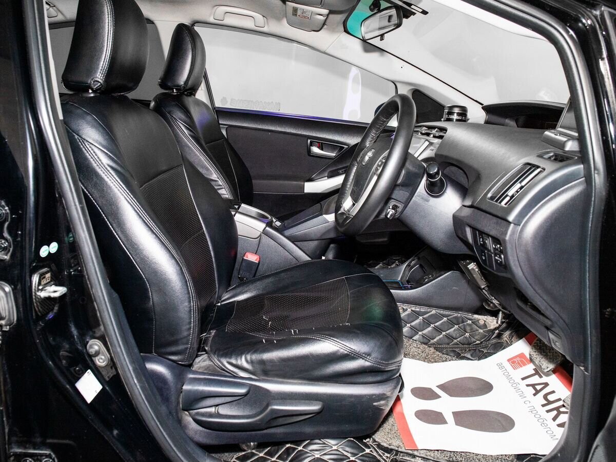 Toyota Prius 2013 - фото автомобиля