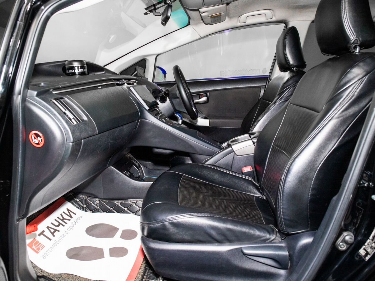 Toyota Prius 2013 - фото автомобиля