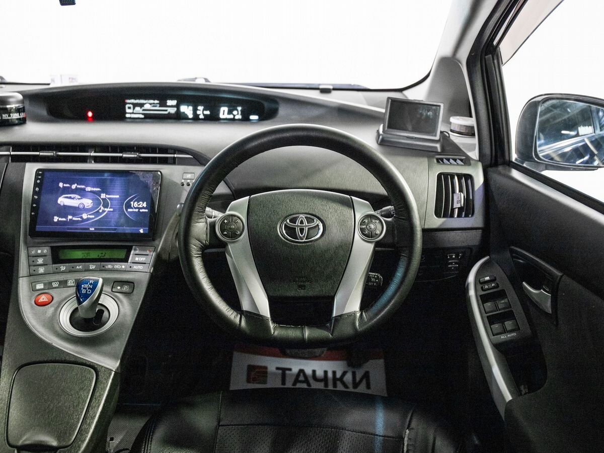 Toyota Prius 2013 - фото автомобиля
