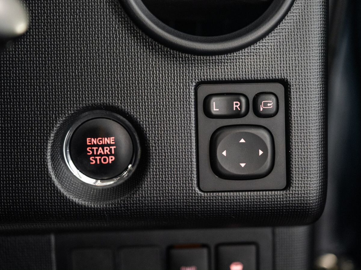 Toyota Spade 2020 - фото автомобиля