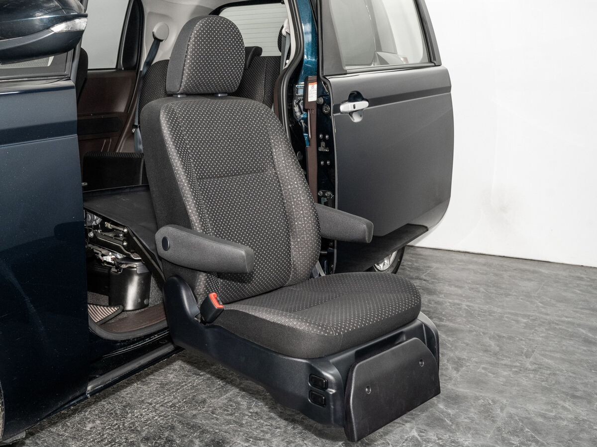 Toyota Spade 2020 - фото автомобиля