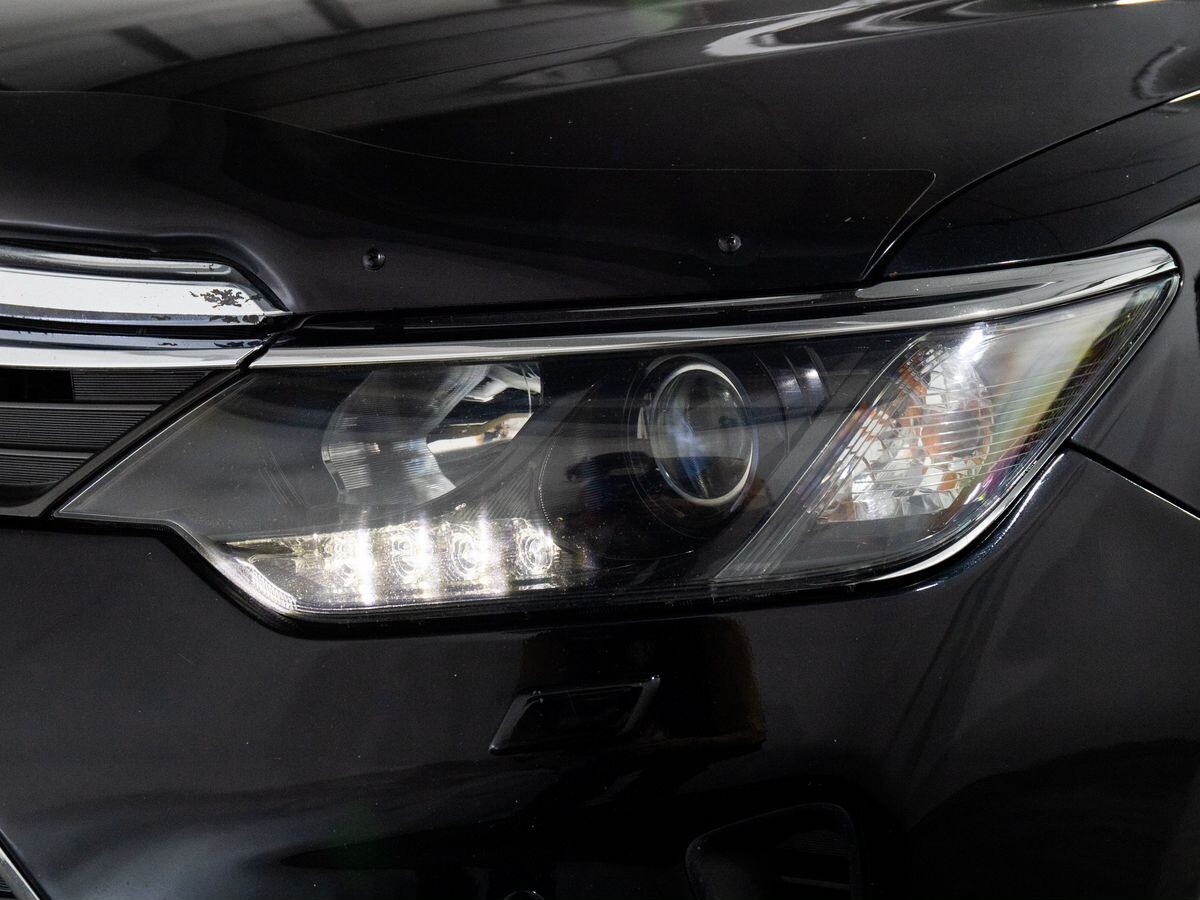 Toyota Camry 2015 - фото автомобиля