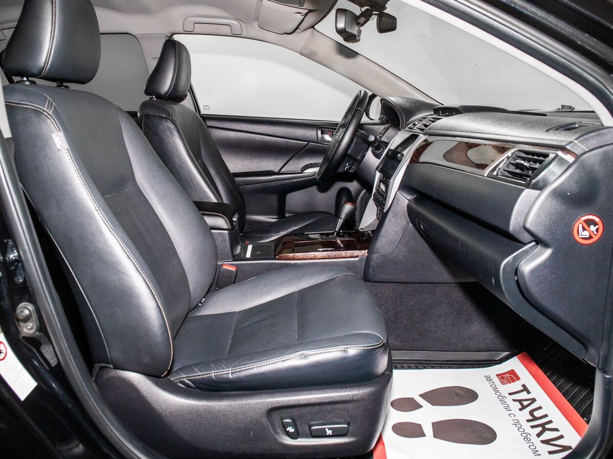 Toyota Camry 2015 - фото автомобиля