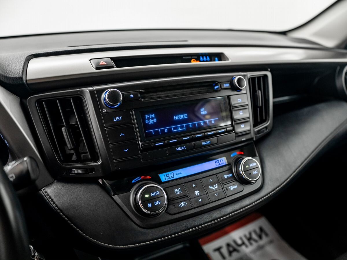 Toyota RAV4 2019 - фото автомобиля