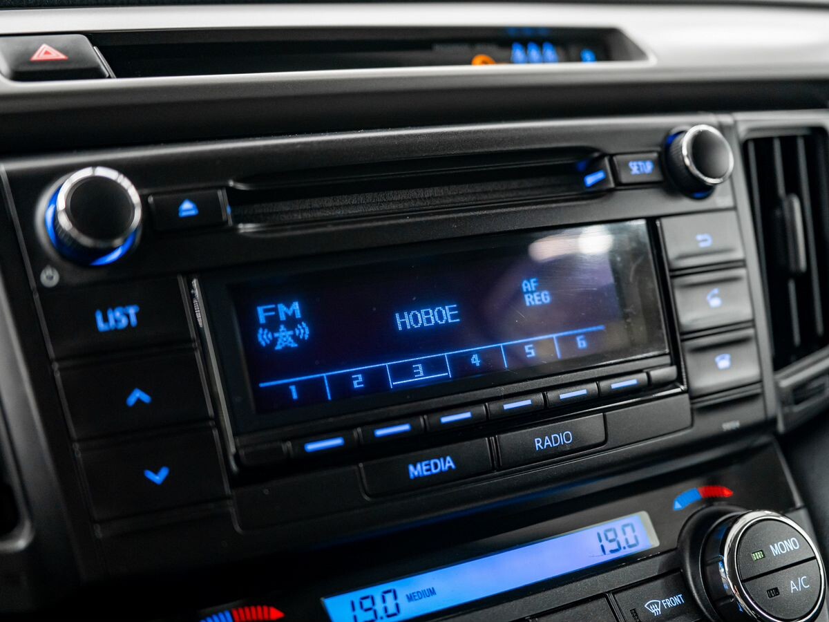 Toyota RAV4 2019 - фото автомобиля