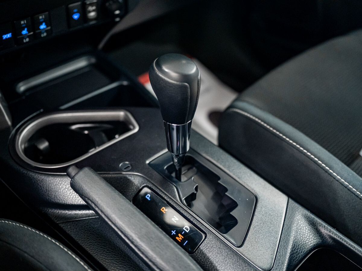 Toyota RAV4 2019 - фото автомобиля