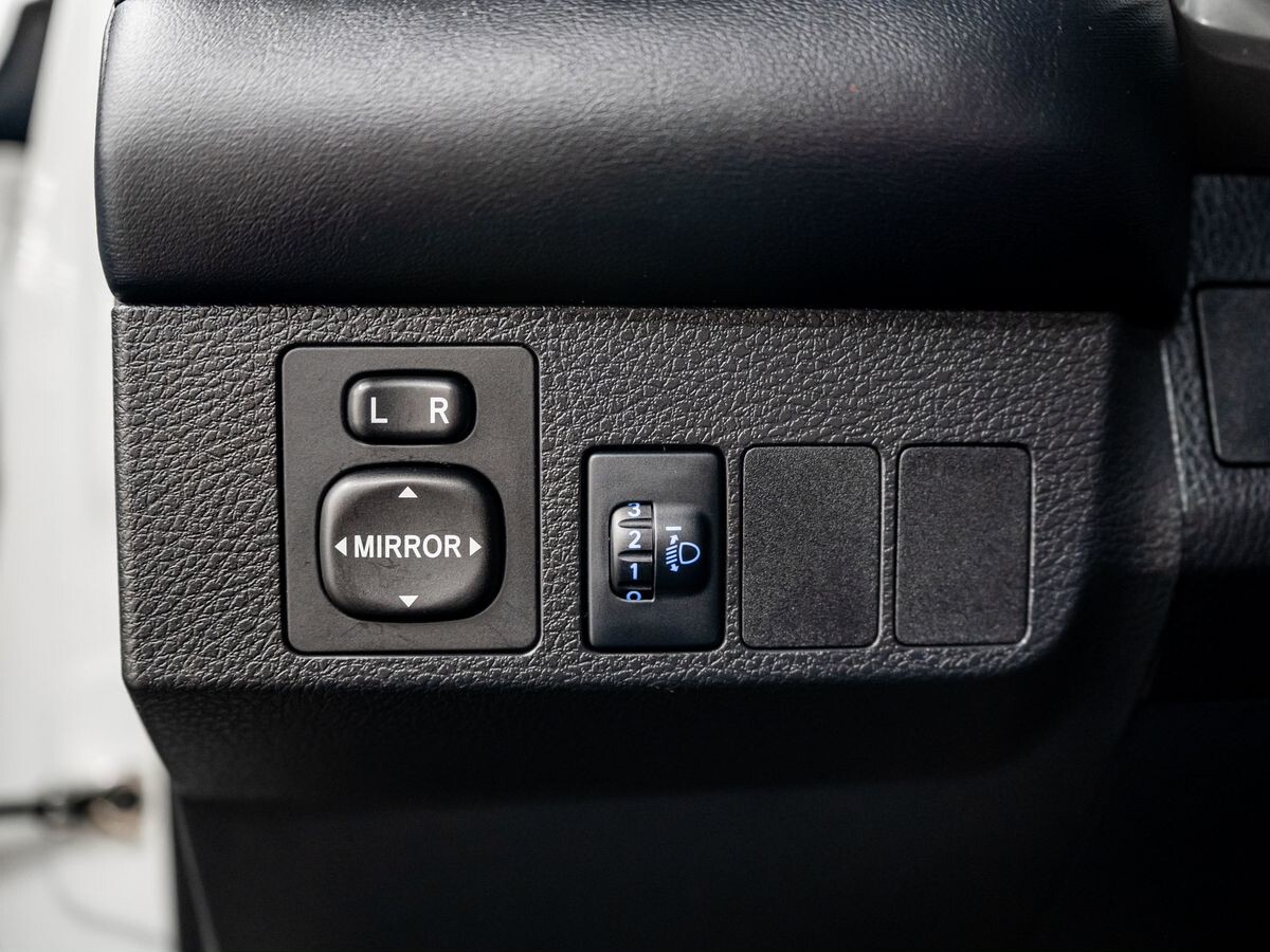 Toyota RAV4 2019 - фото автомобиля