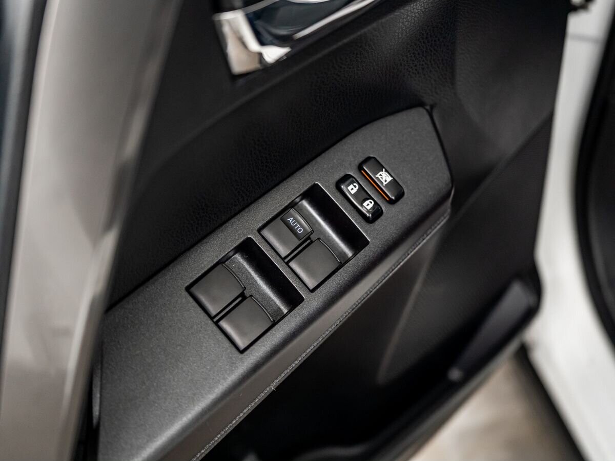 Toyota RAV4 2019 - фото автомобиля