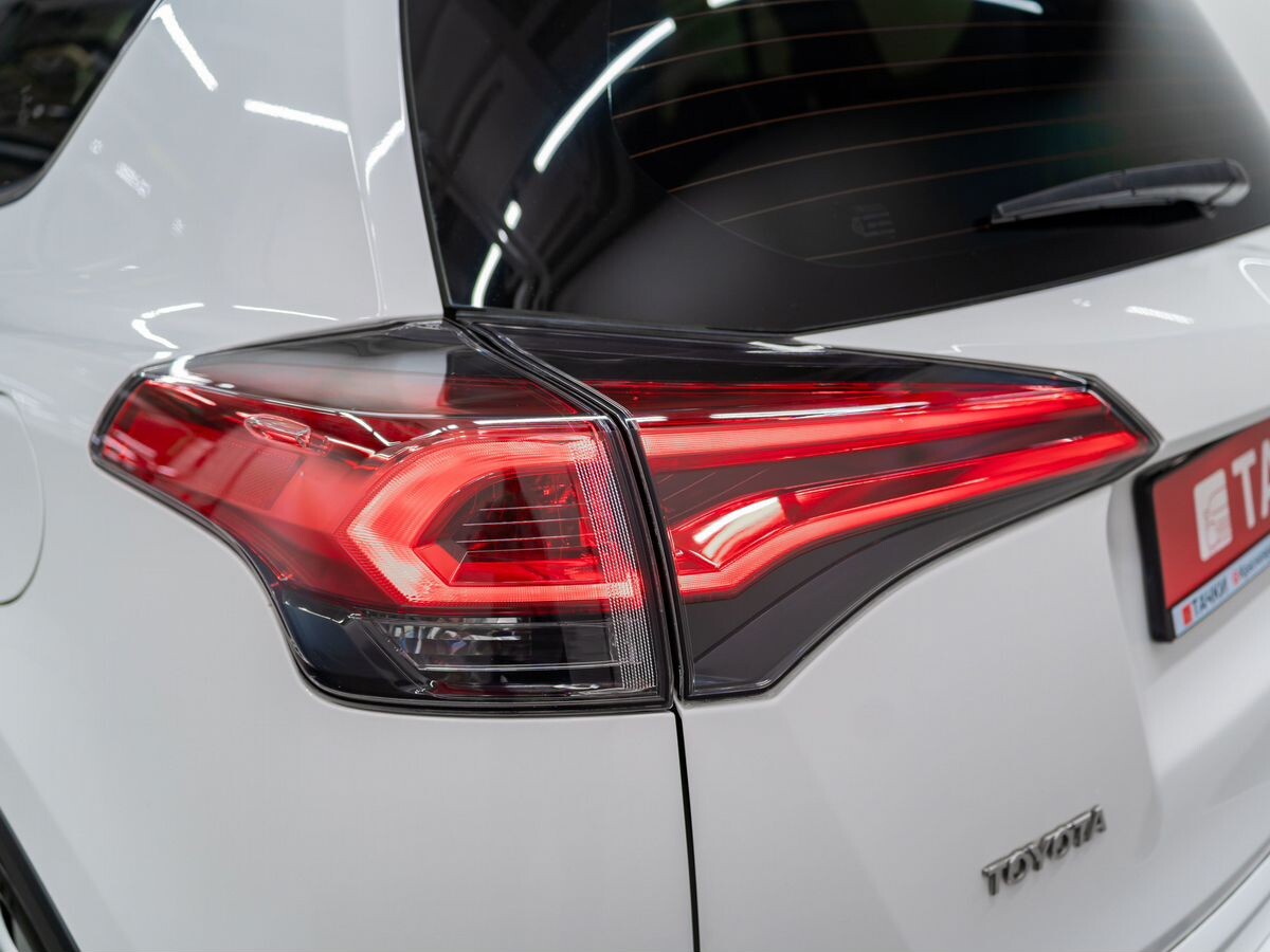 Toyota RAV4 2019 - фото автомобиля