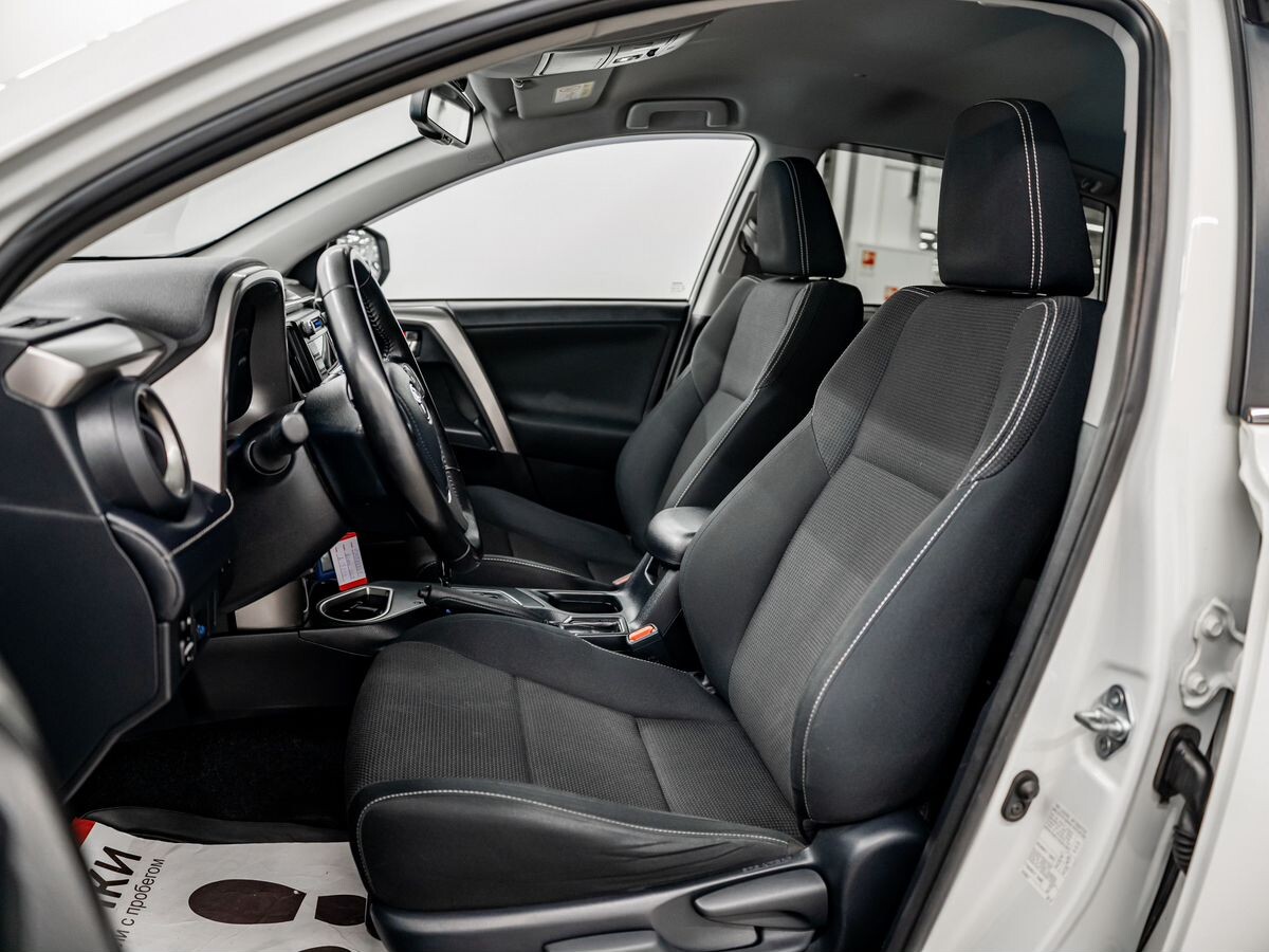 Toyota RAV4 2019 - фото автомобиля