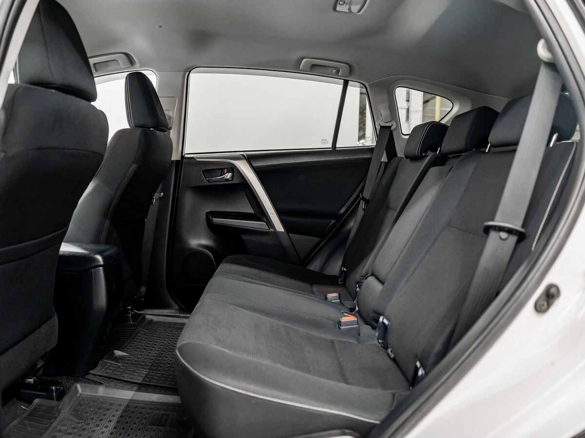 Toyota RAV4 2019 - фото автомобиля