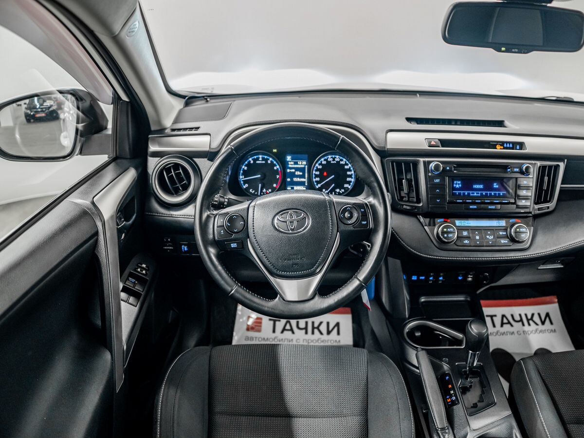 Toyota RAV4 2019 - фото автомобиля