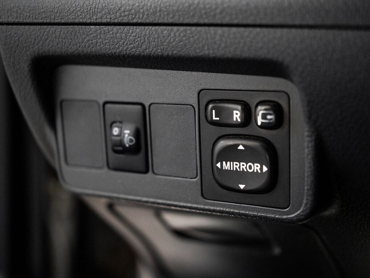 Toyota Corolla 2012 - фото автомобиля