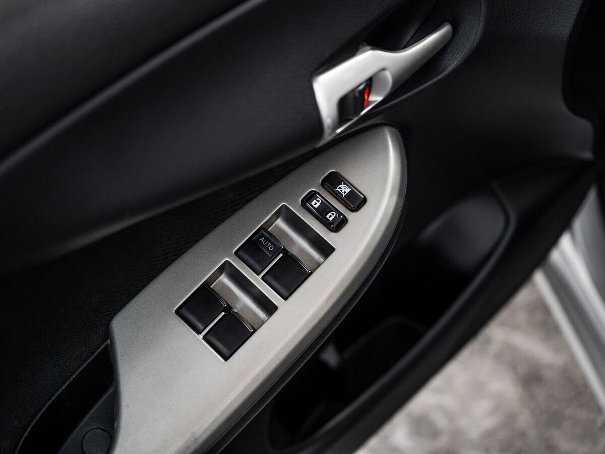 Toyota Corolla 2012 - фото автомобиля