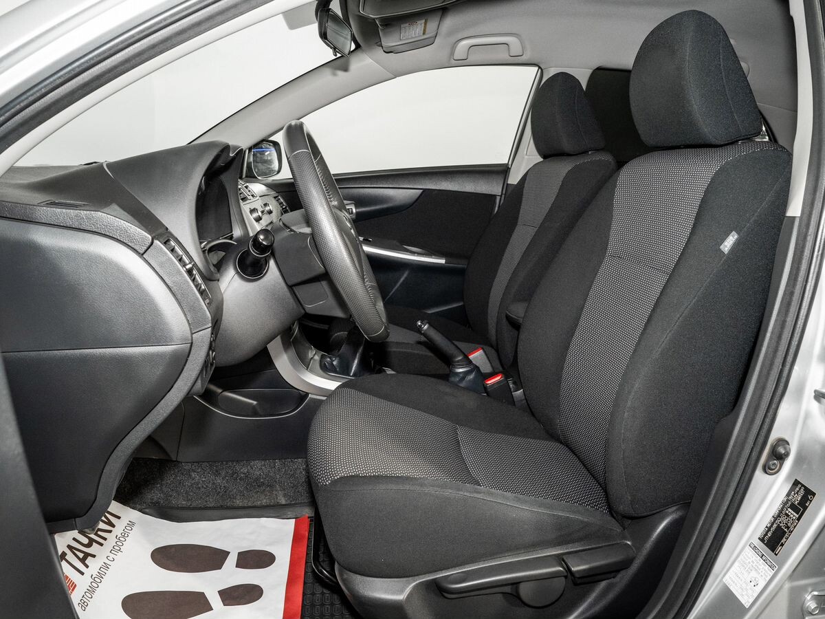 Toyota Corolla 2012 - фото автомобиля